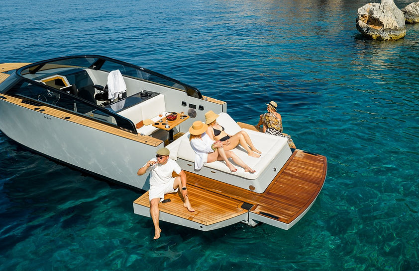 Multi-day yacht charter amenities